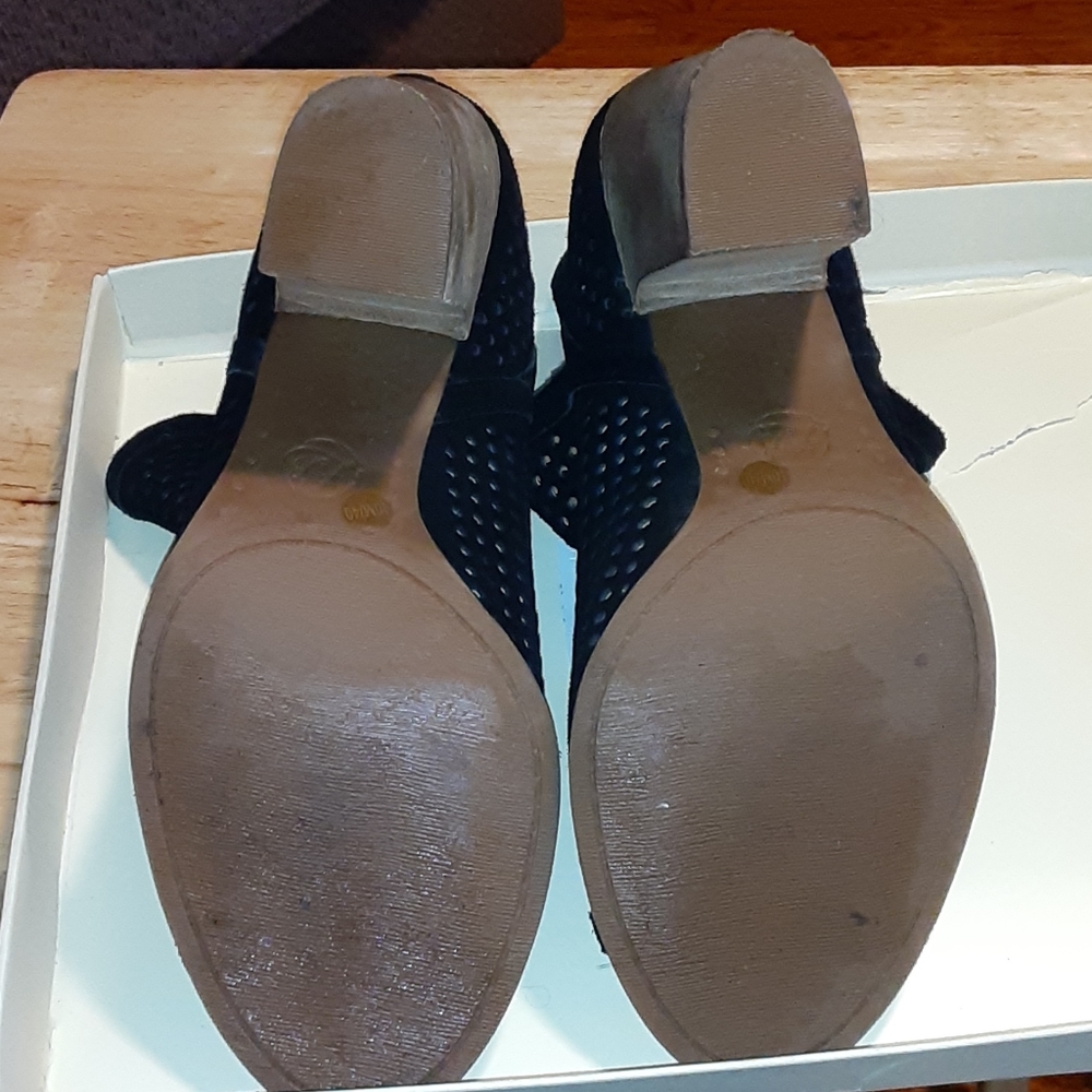 Shoes - Picture 4 of 4